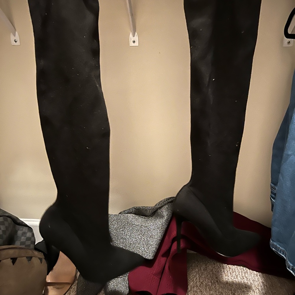 Shoe Dazzle Knee High Heels Size 11